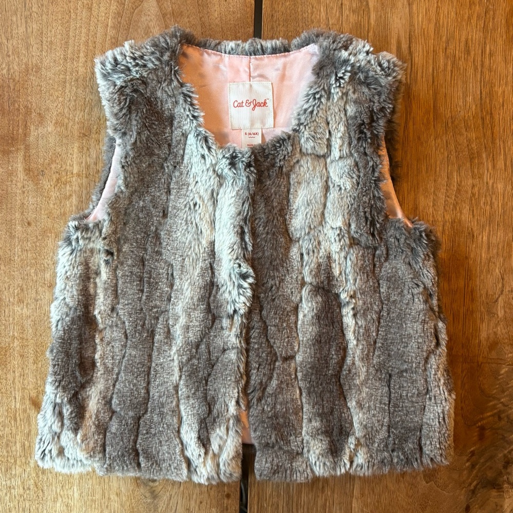 Cat & Jack Girls Small Faux Fur Vest Soft and Machine Washable